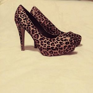 💋 City Streets Cheetah Print Platform Stilettos